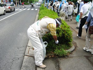今年も広島平和記念公園一斉清掃を行いました
