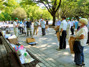 今年も広島平和記念公園一斉清掃を行いました