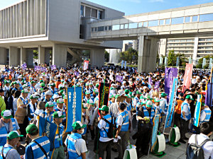 今年も広島平和記念公園一斉清掃を行いました