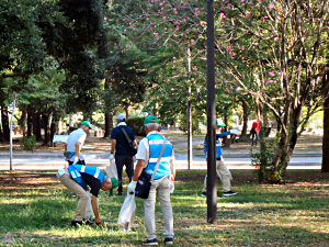 今年も広島平和記念公園一斉清掃を行いました